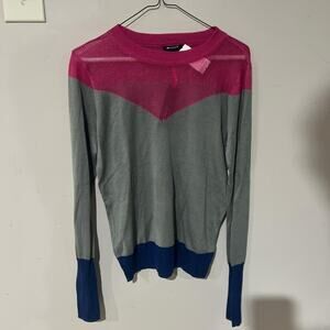 Grey and pink sweater colourblock